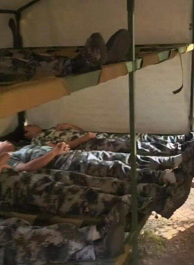 軍訓在野外住帳篷?哈工大新生回應:體驗項目不過幾分鐘:帳篷